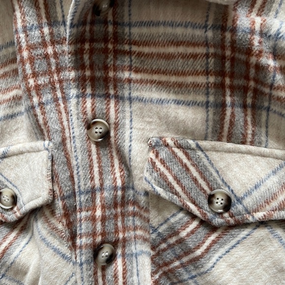 Plaid shacket from finding July size L - Picture 3 of 3